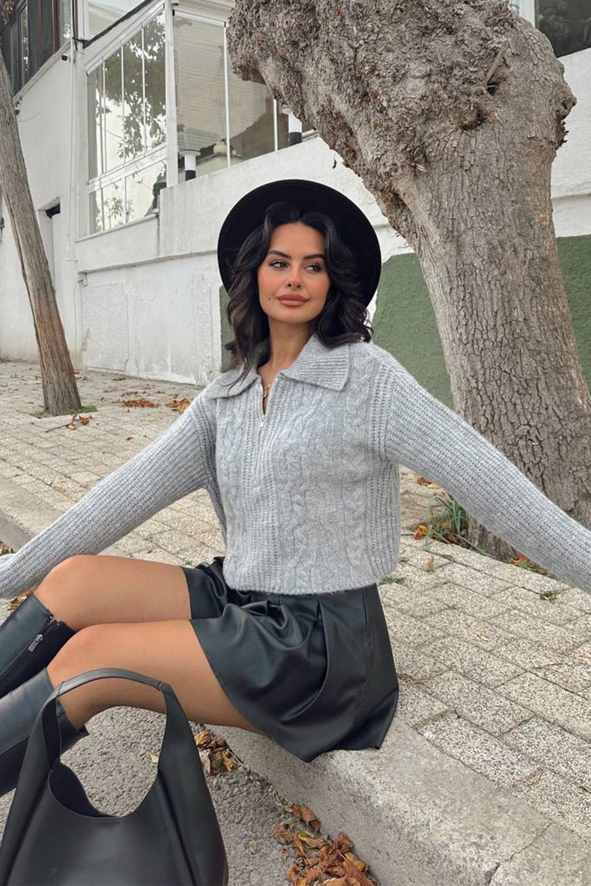 YAKASI FERMUARLI CROP TRİKO KAZAK GRİ