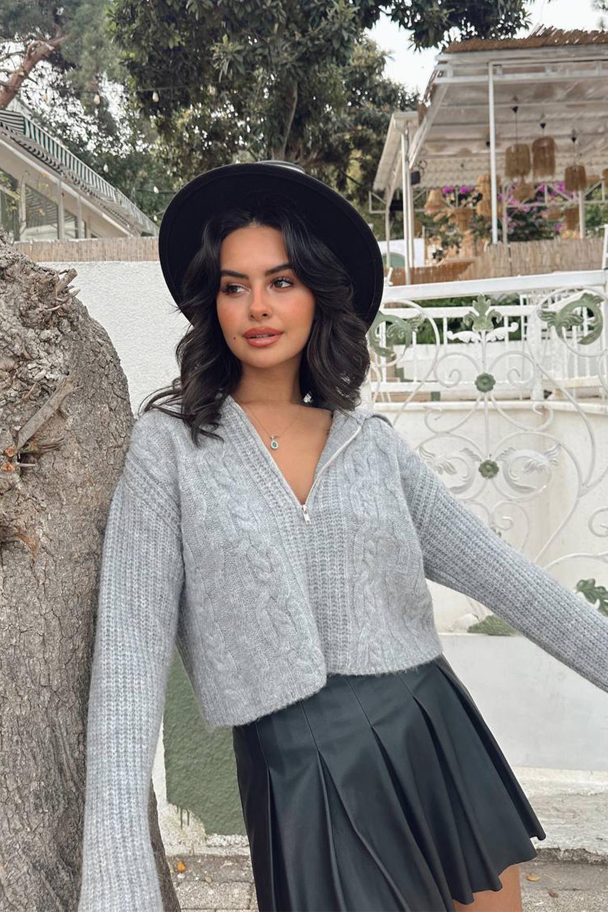 YAKASI FERMUARLI CROP TRİKO KAZAK GRİ