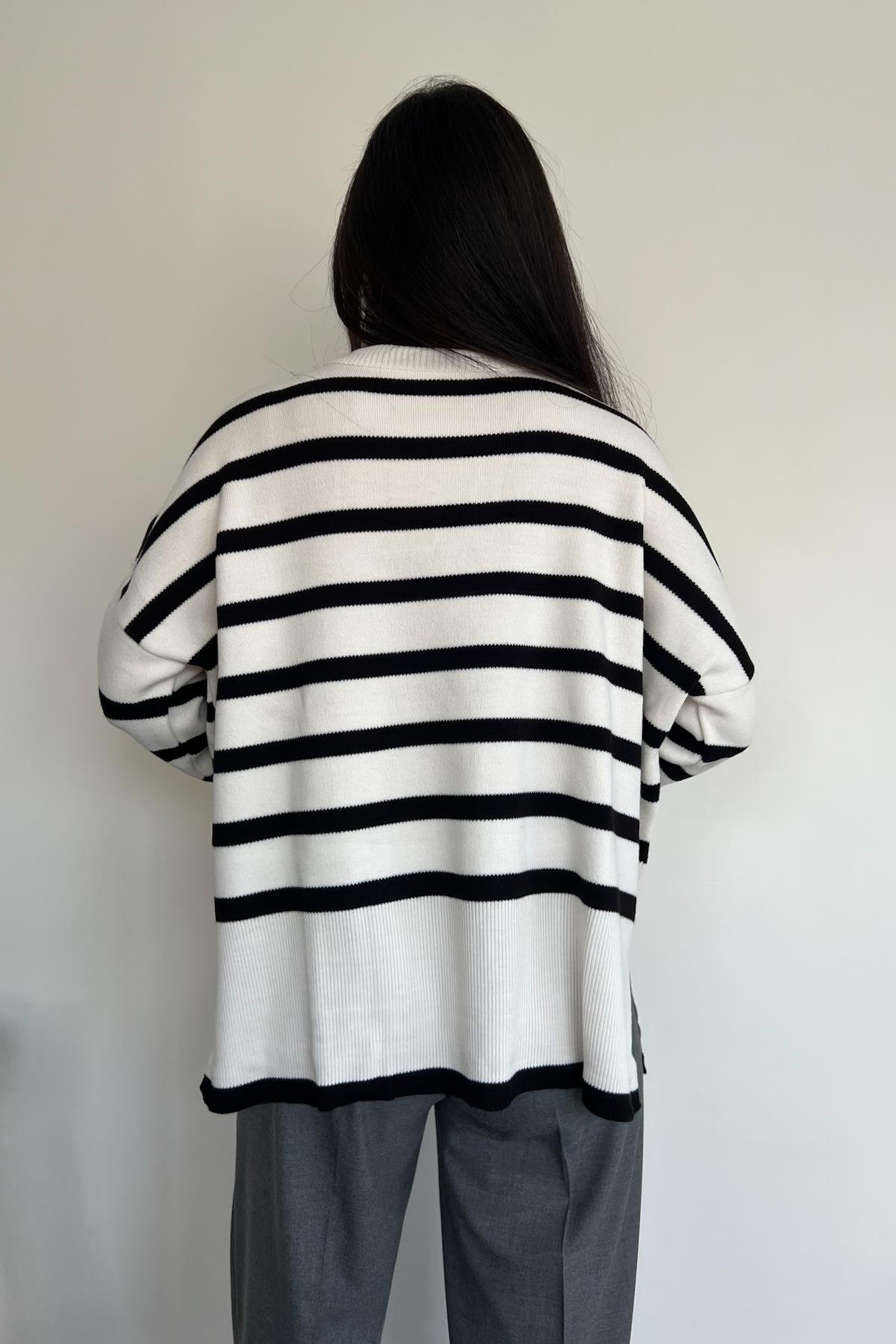 YIRTMAÇLI BOĞAZLI ÇİZGİLİ TRİKO KREM