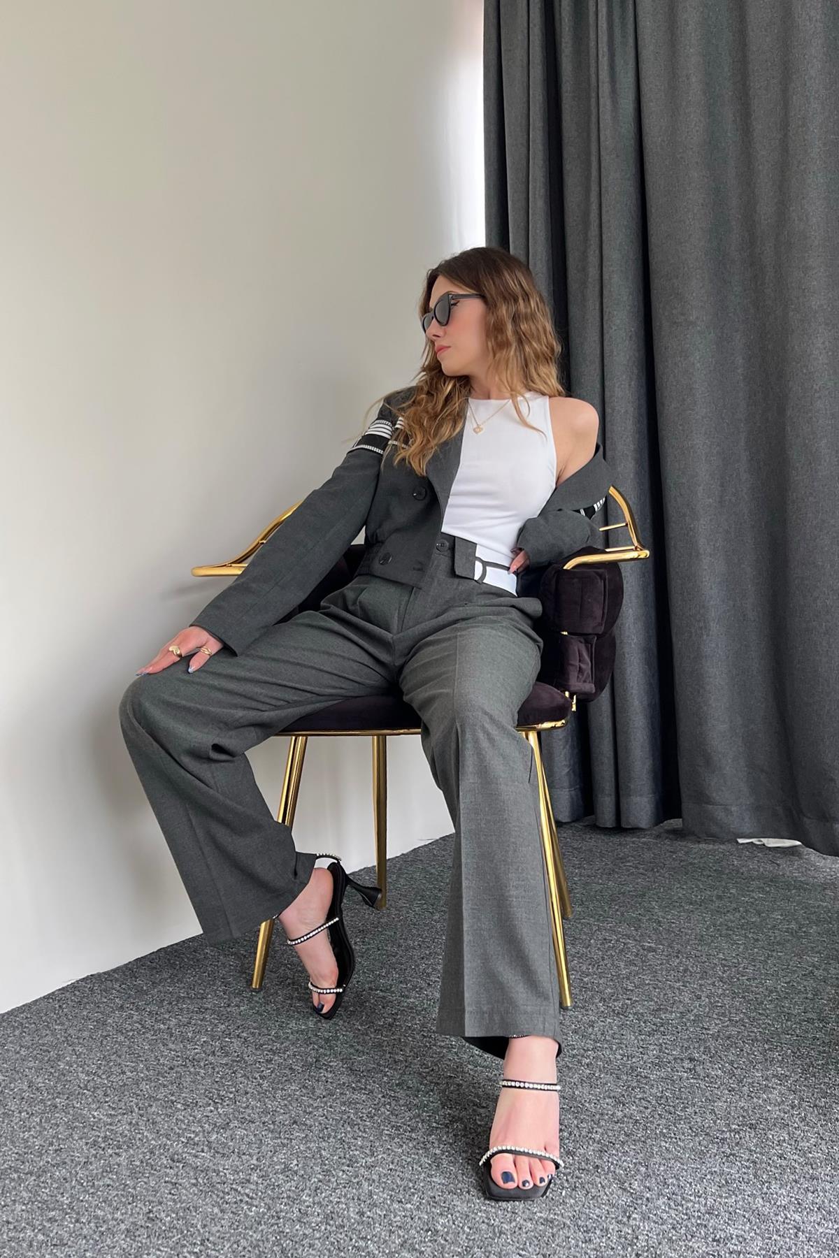 بنطال قماشي بتفاصيل الخصر