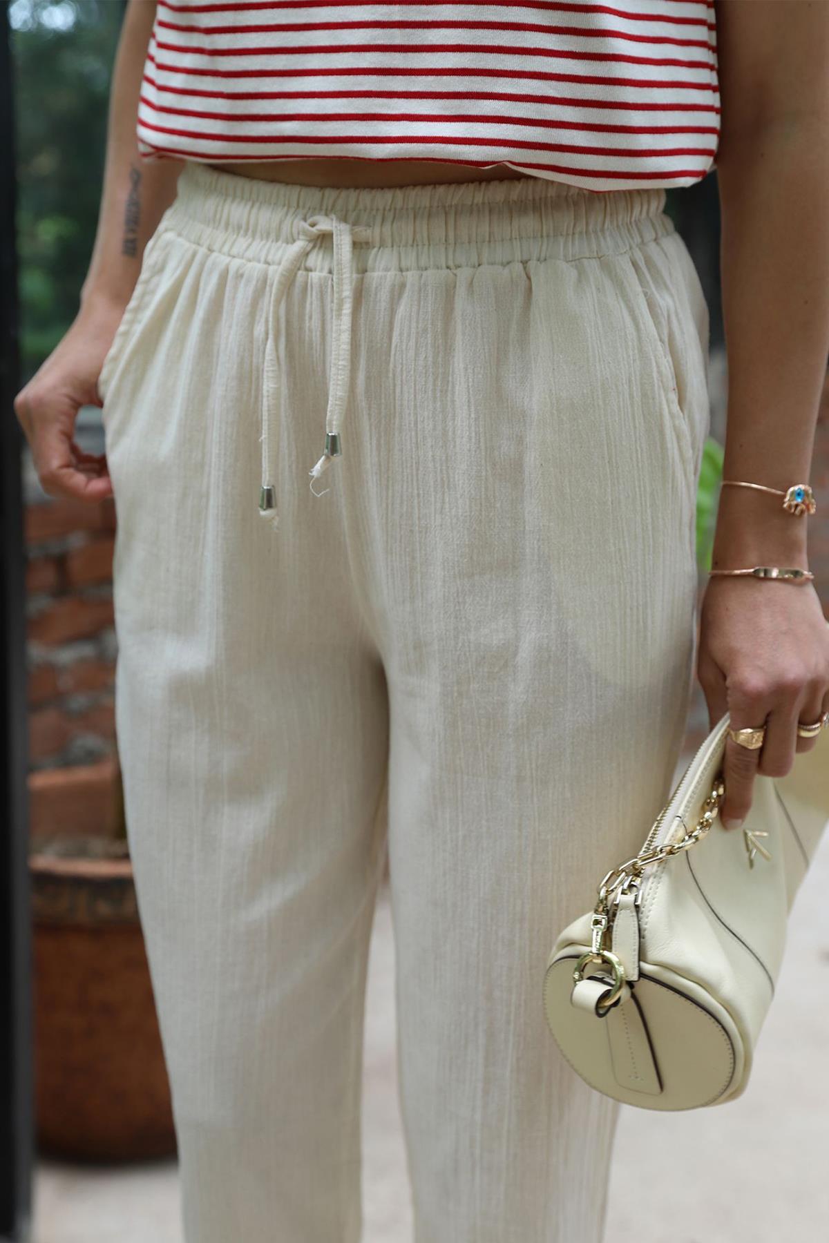 HOSE AUS BAUMWOLLE IM KAROTTENSCHNITT MIT ELASTISCHEM BUND