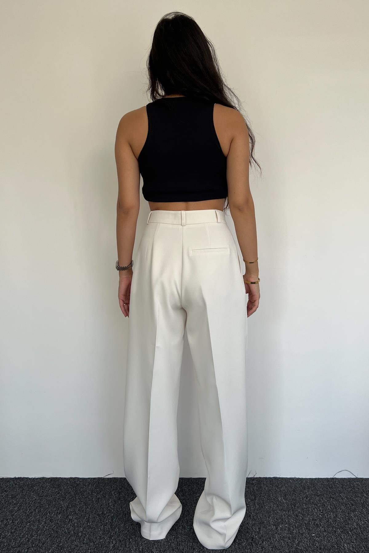 سراويل أمامية حصرية ذات ثنيات