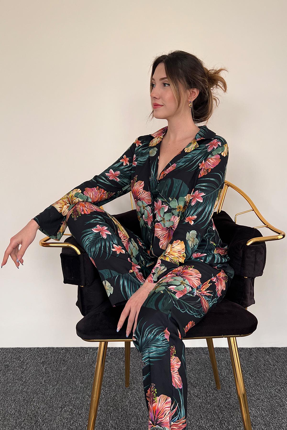 Çiçek ve Yaprak Desenli Gömlek Yakalı Önü Boydan Düğmeli Pijama Takımı SİYAH