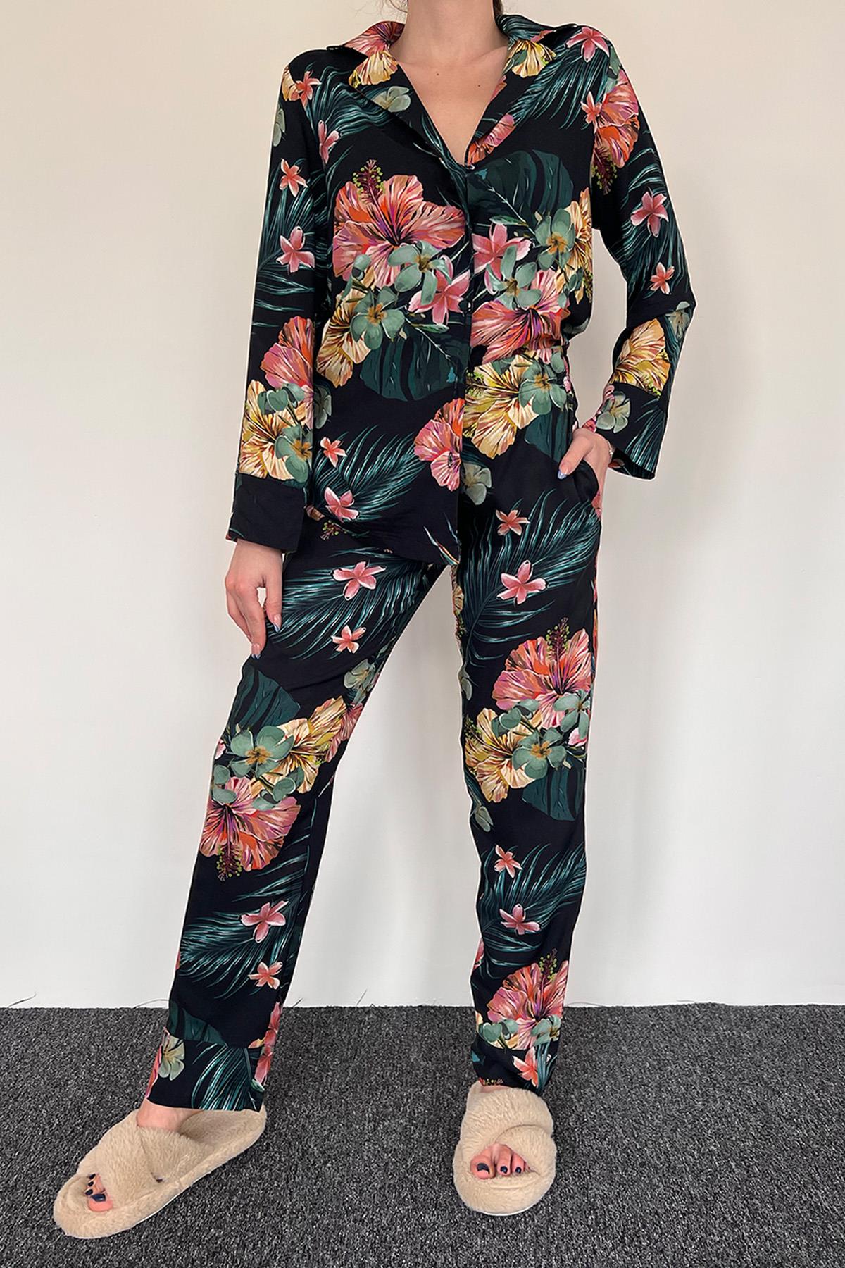 Çiçek ve Yaprak Desenli Gömlek Yakalı Önü Boydan Düğmeli Pijama Takımı SİYAH