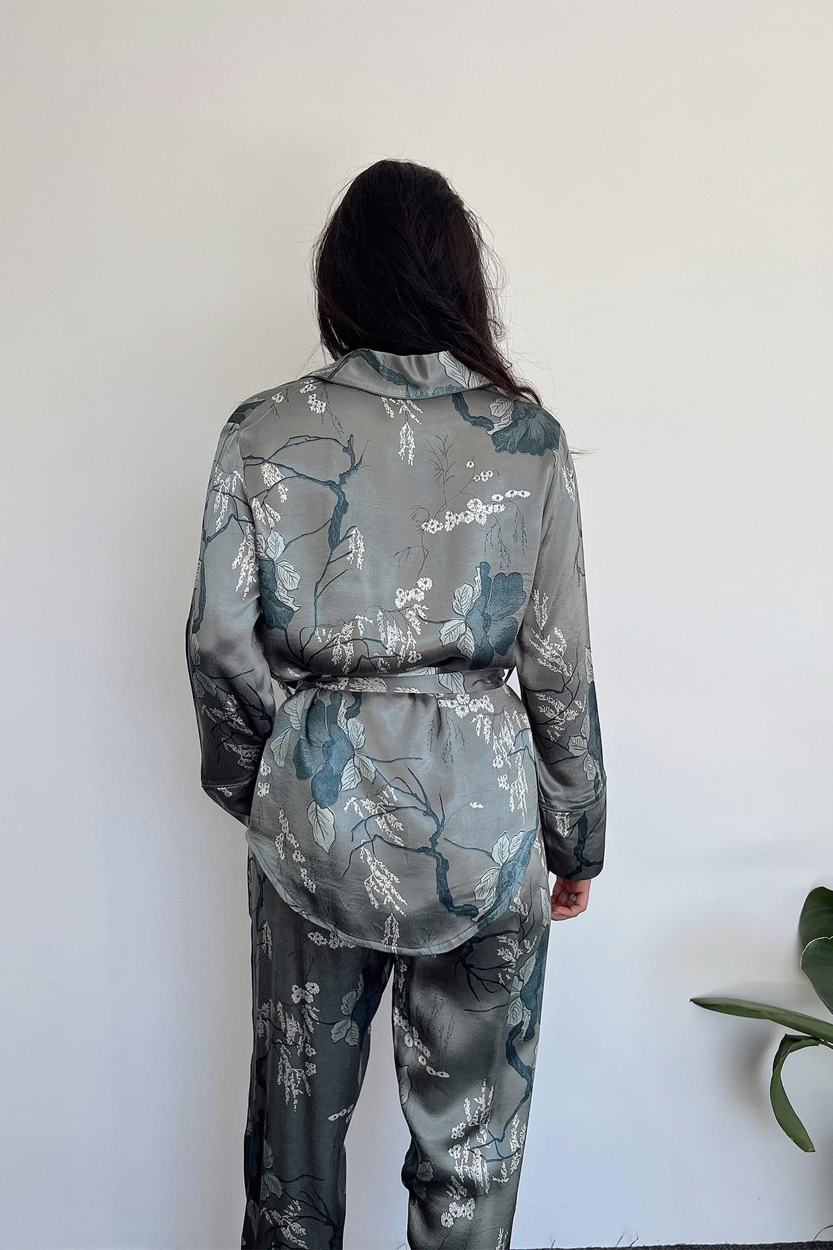 Çiçek ve Yaprak Desenli Önü Boydan Düğmeli Pijama Takımı YEŞİL