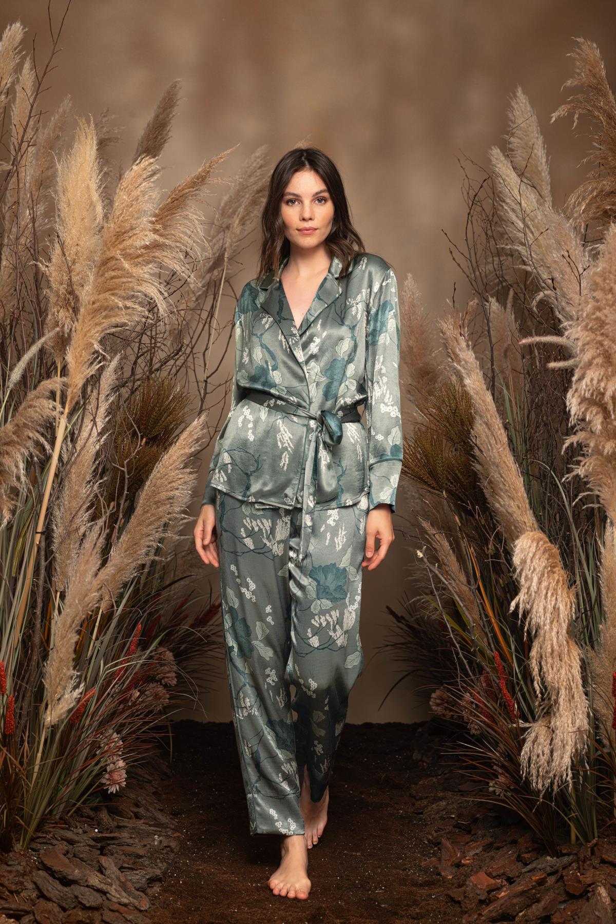 Çiçek ve Yaprak Desenli Önü Boydan Düğmeli Pijama Takımı YEŞİL