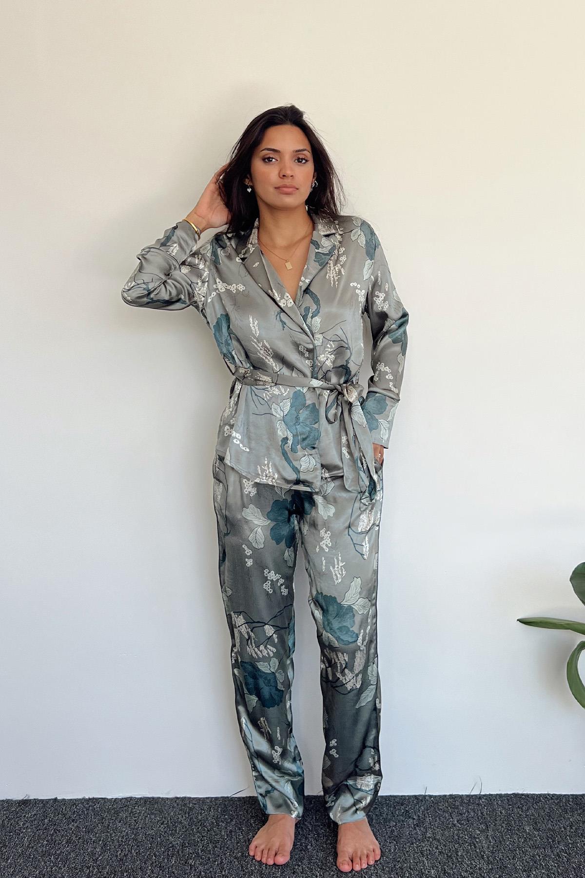 Çiçek ve Yaprak Desenli Önü Boydan Düğmeli Pijama Takımı YEŞİL