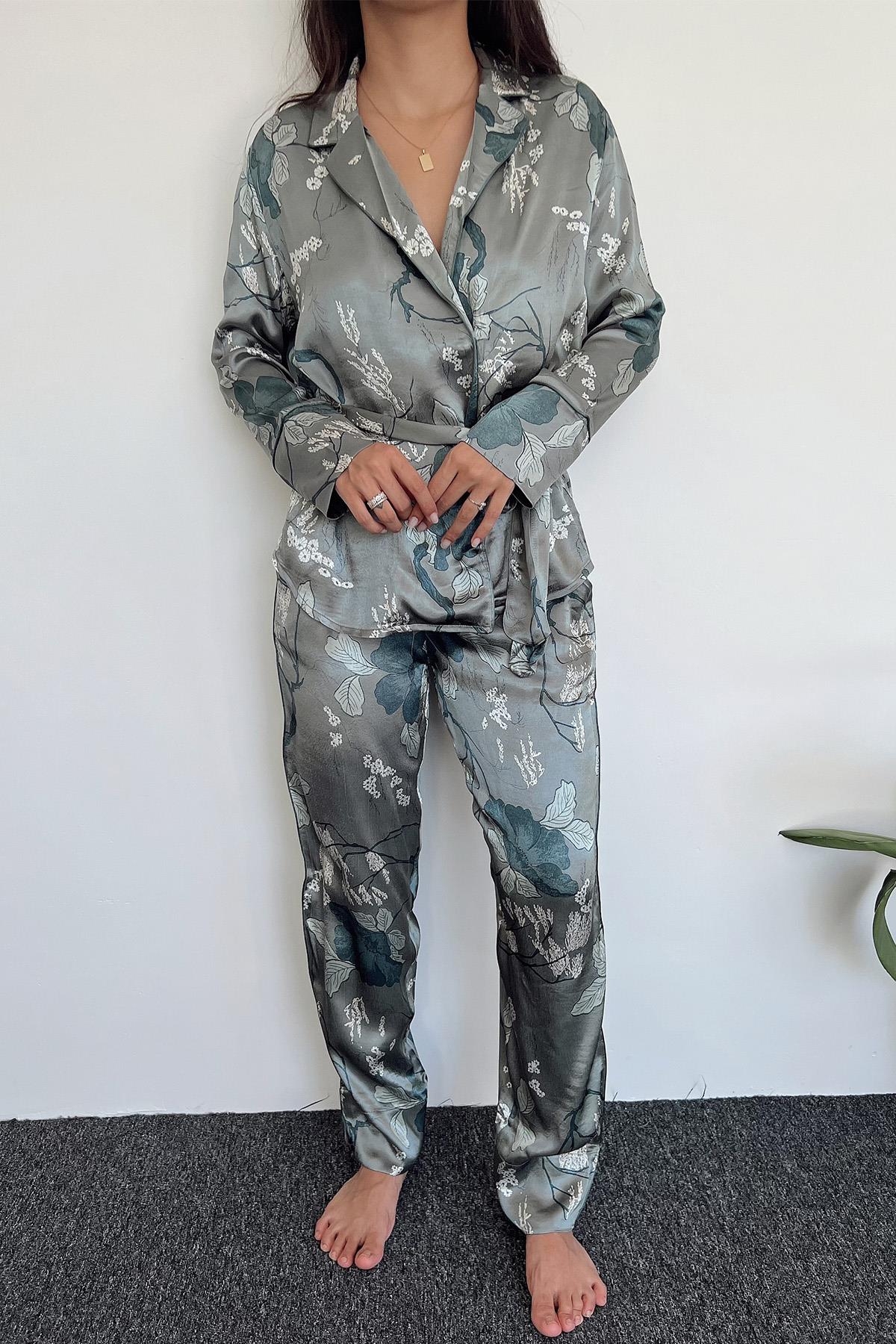 Çiçek ve Yaprak Desenli Önü Boydan Düğmeli Pijama Takımı YEŞİL