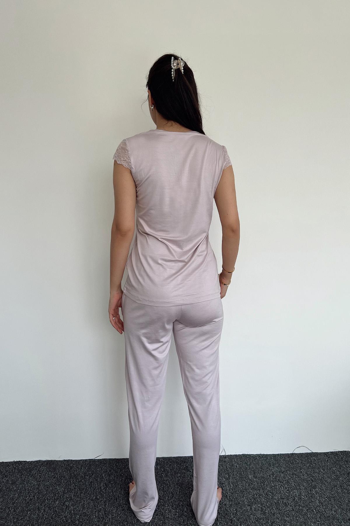 Yakası Kolu ve Omzu Dantelli Önü Düğmeli Pijama Takımı VİZON