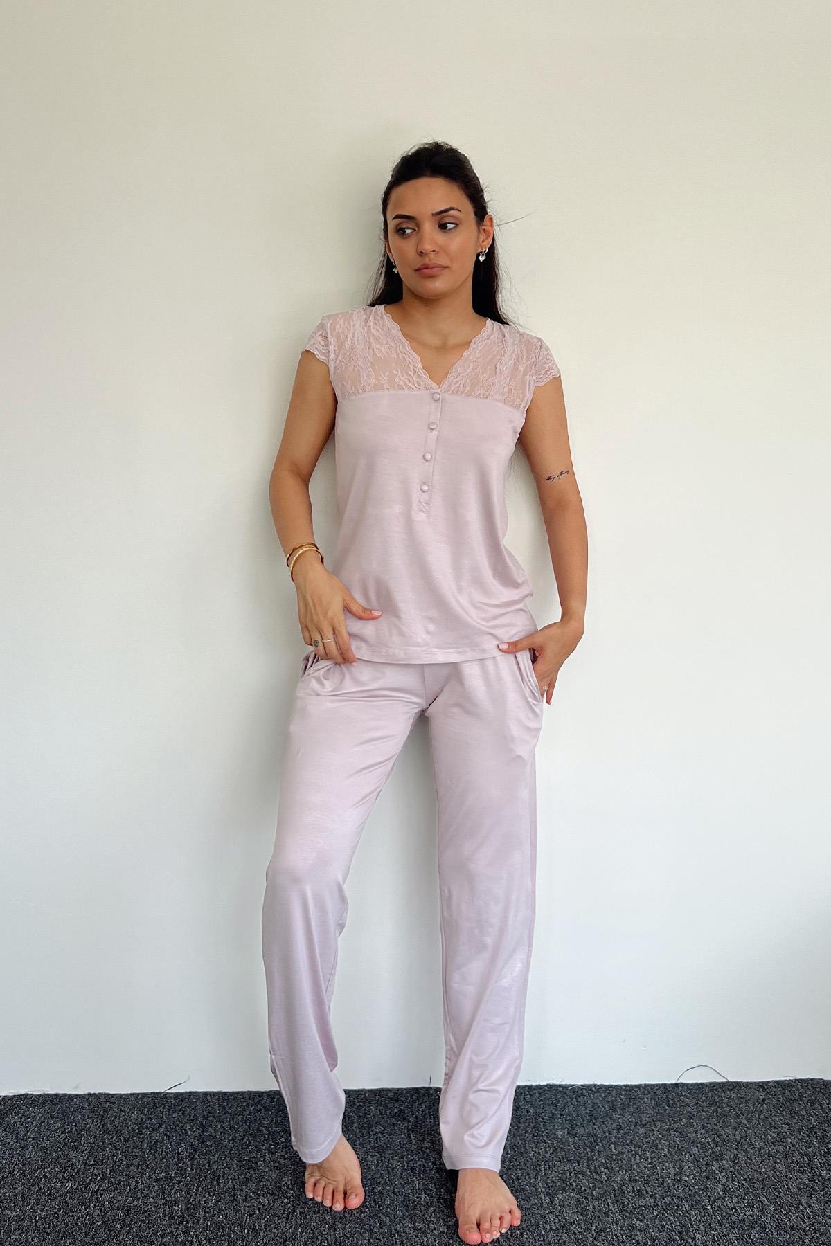 Yakası Kolu ve Omzu Dantelli Önü Düğmeli Pijama Takımı VİZON