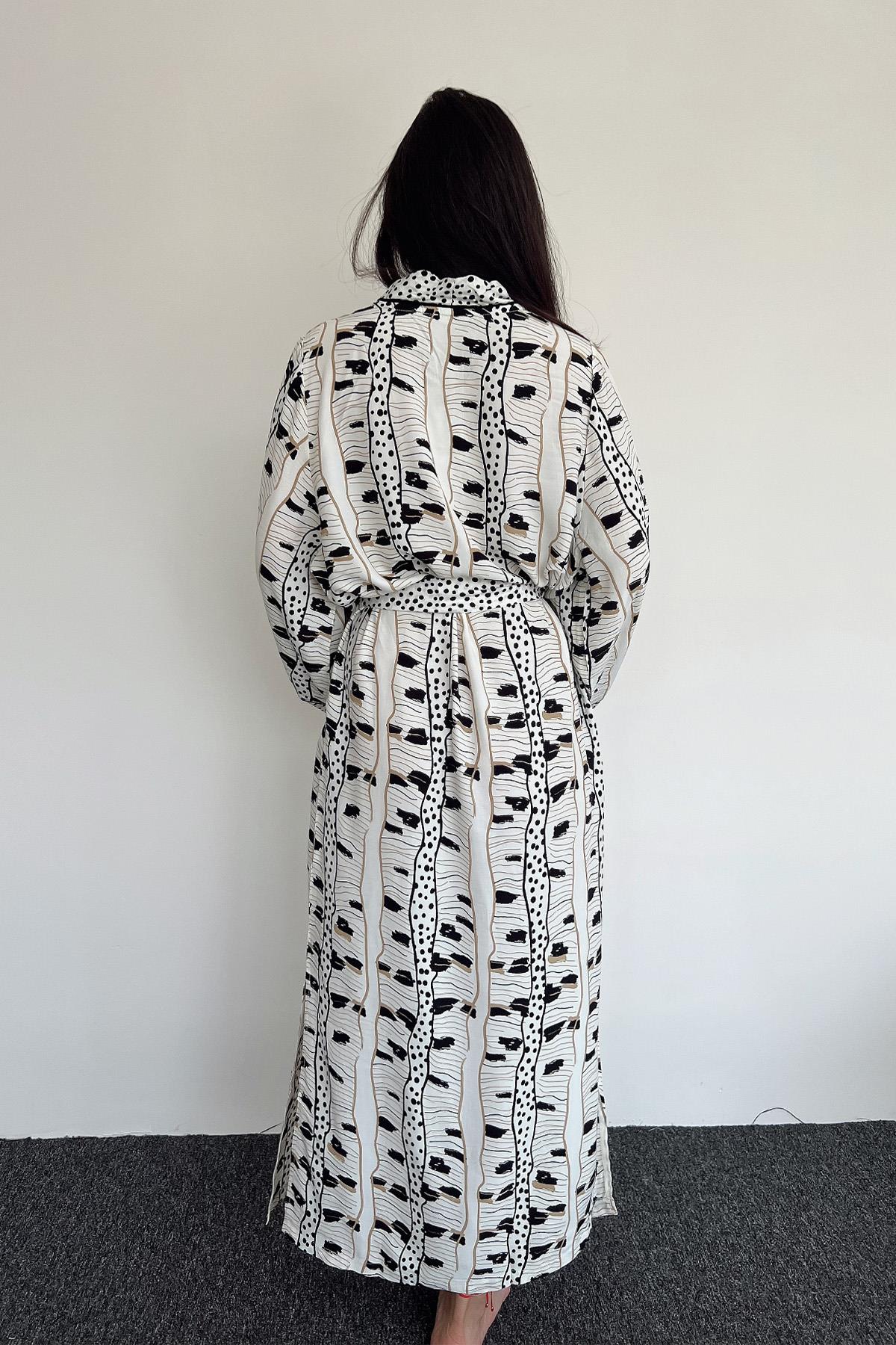 Desenli Puantiyeli Yırtmaç Detaylı Sabahlık SİYAH-BEYAZ