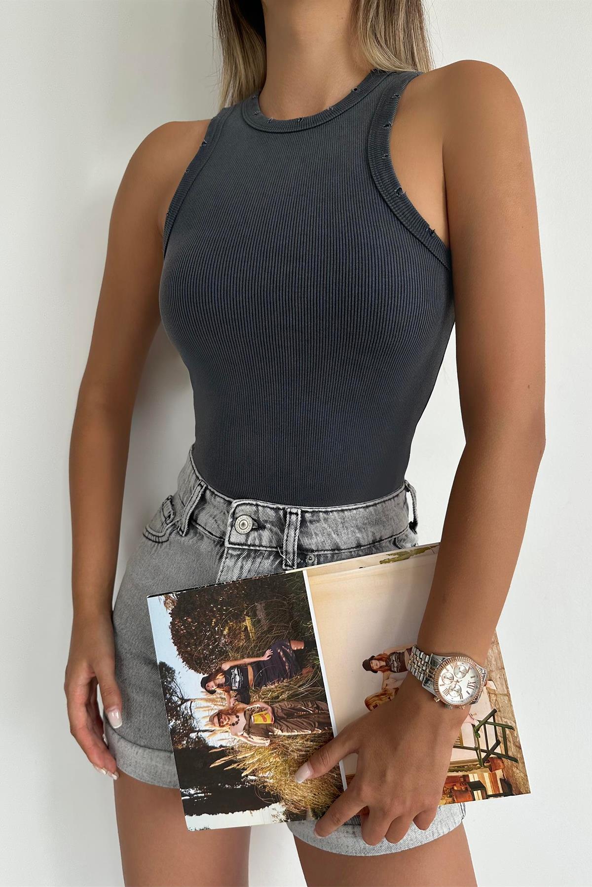 شورتات مطوية