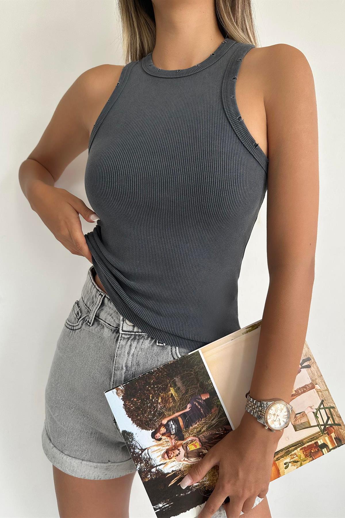 شورتات مطوية