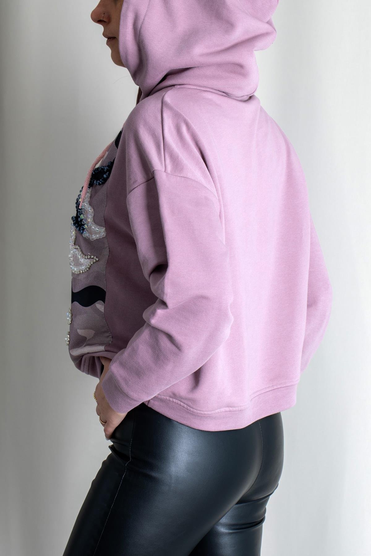 BONCUK DETAYLI KAPÜŞONLU SWEATSHIRT GÜL