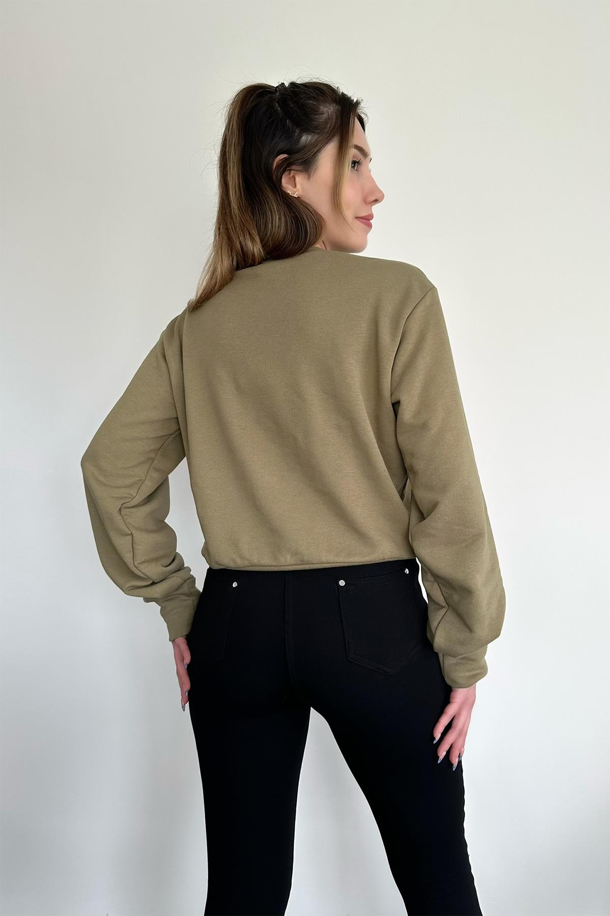 WINDOW AND STONE DETAILED SWEATSHIRT