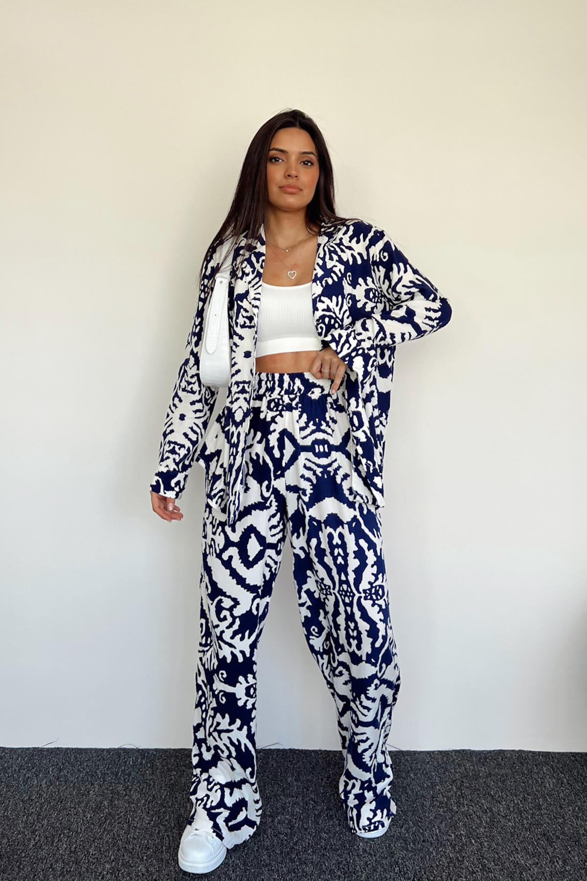 ДВОЙНОЙ КОСТЮМ С УЗОРОМ