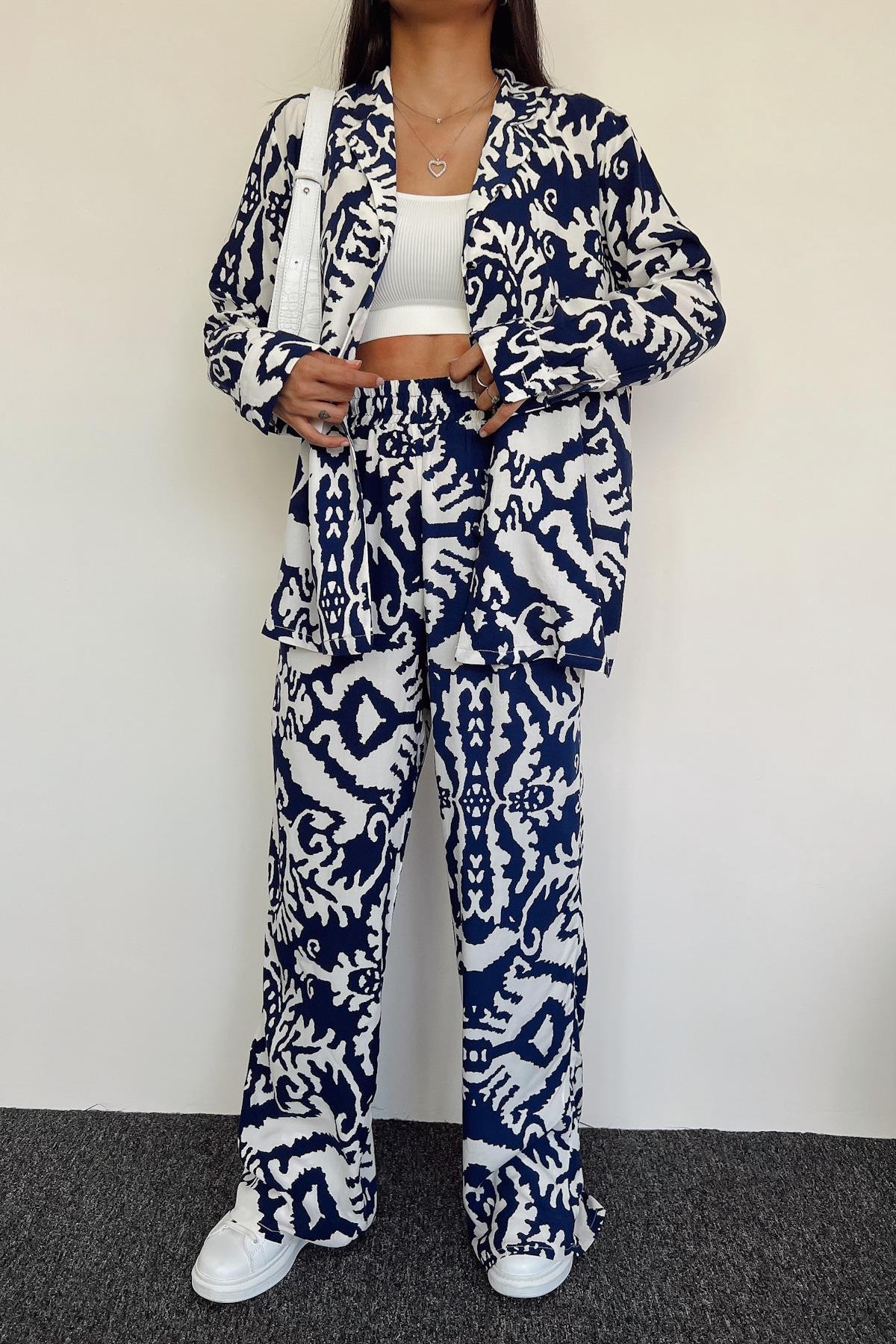 ДВОЙНОЙ КОСТЮМ С УЗОРОМ