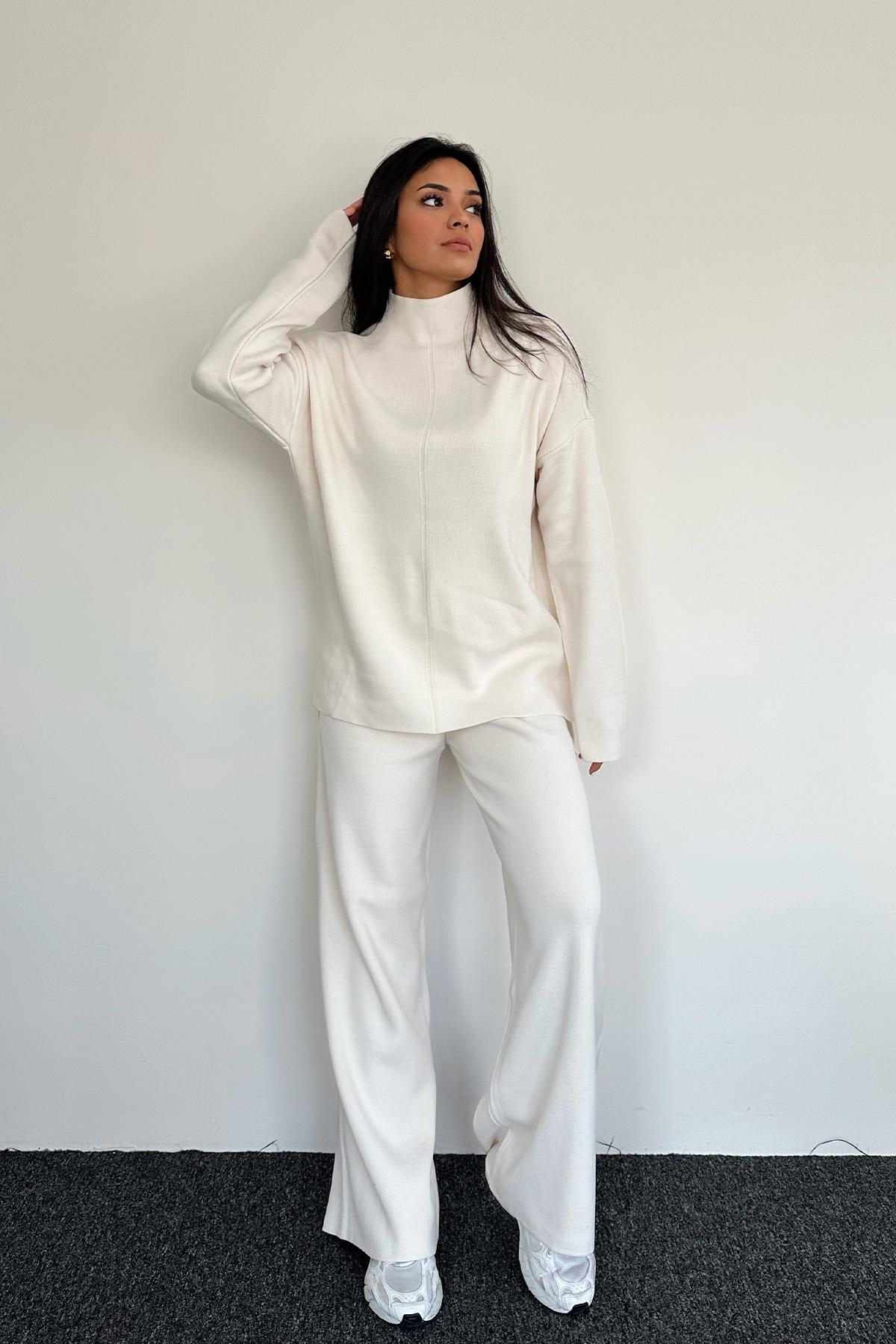 DİK YAKA TRİKO TAKIM KREM