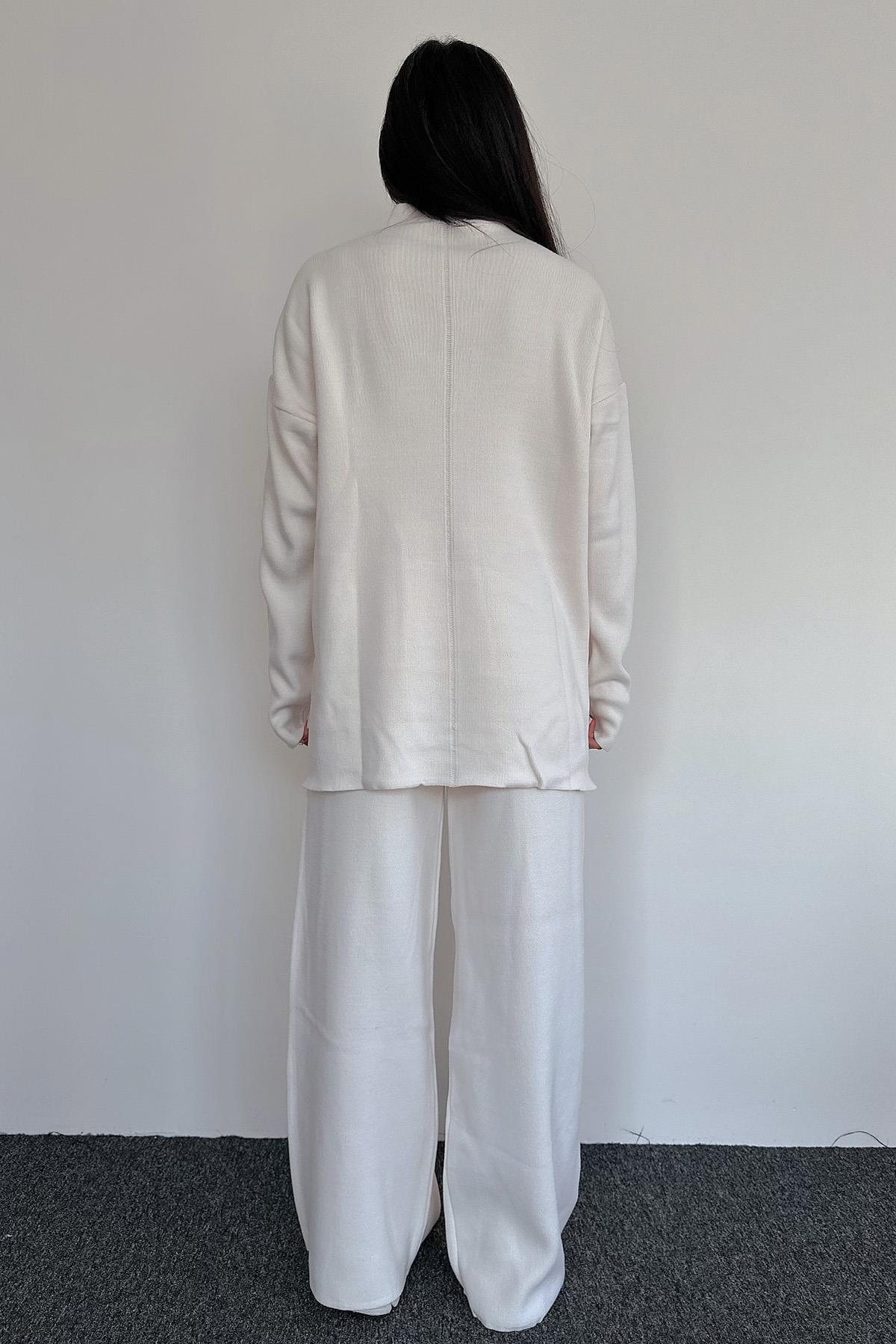 DİK YAKA TRİKO TAKIM KREM