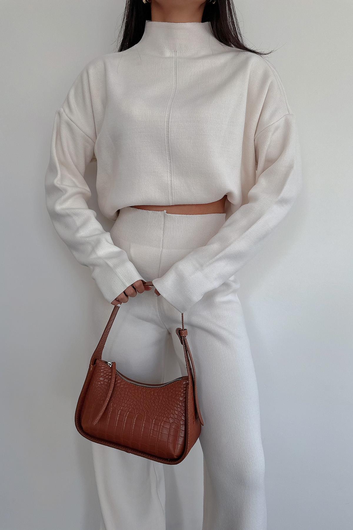 DİK YAKA TRİKO TAKIM KREM