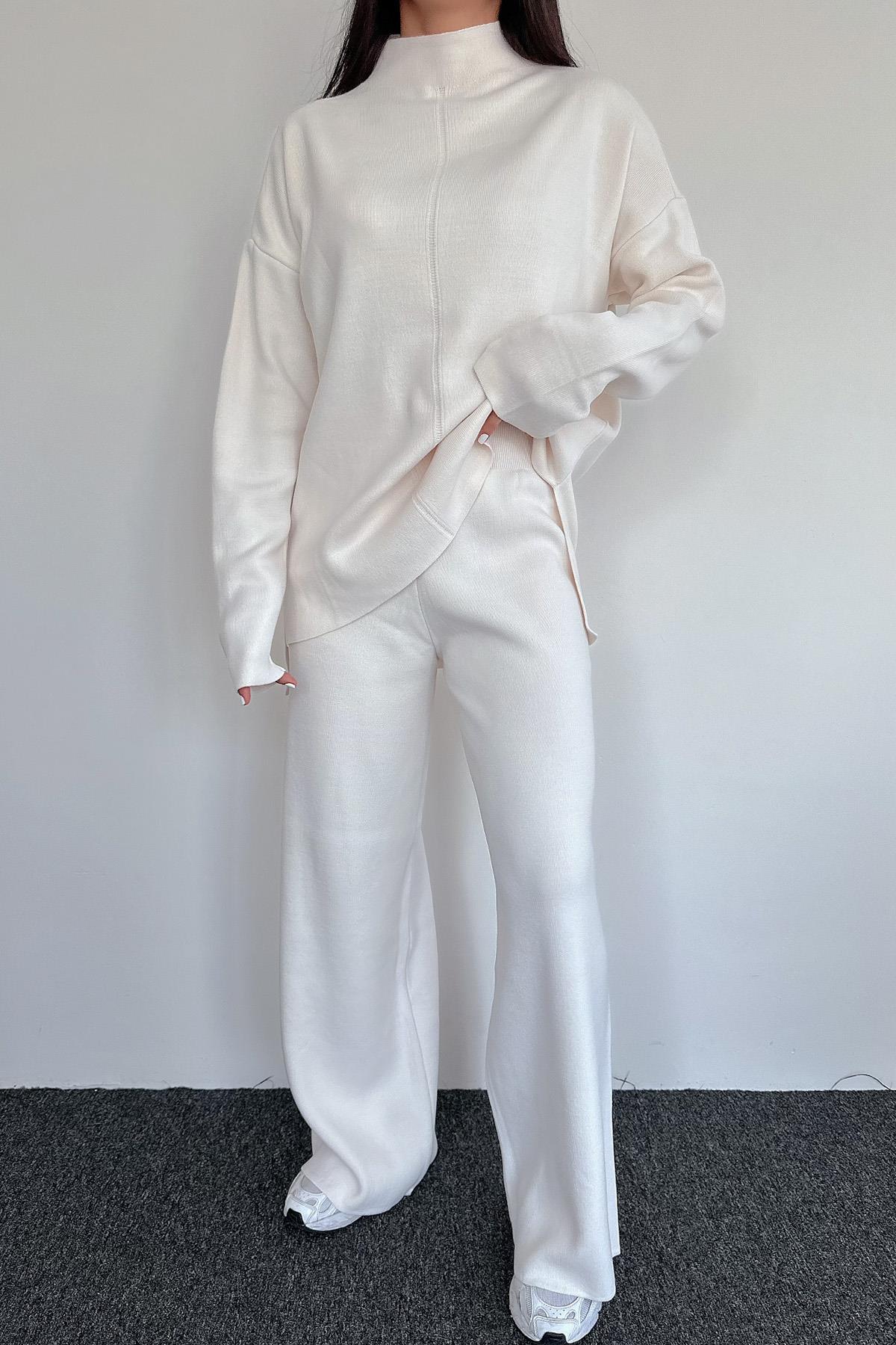 DİK YAKA TRİKO TAKIM KREM