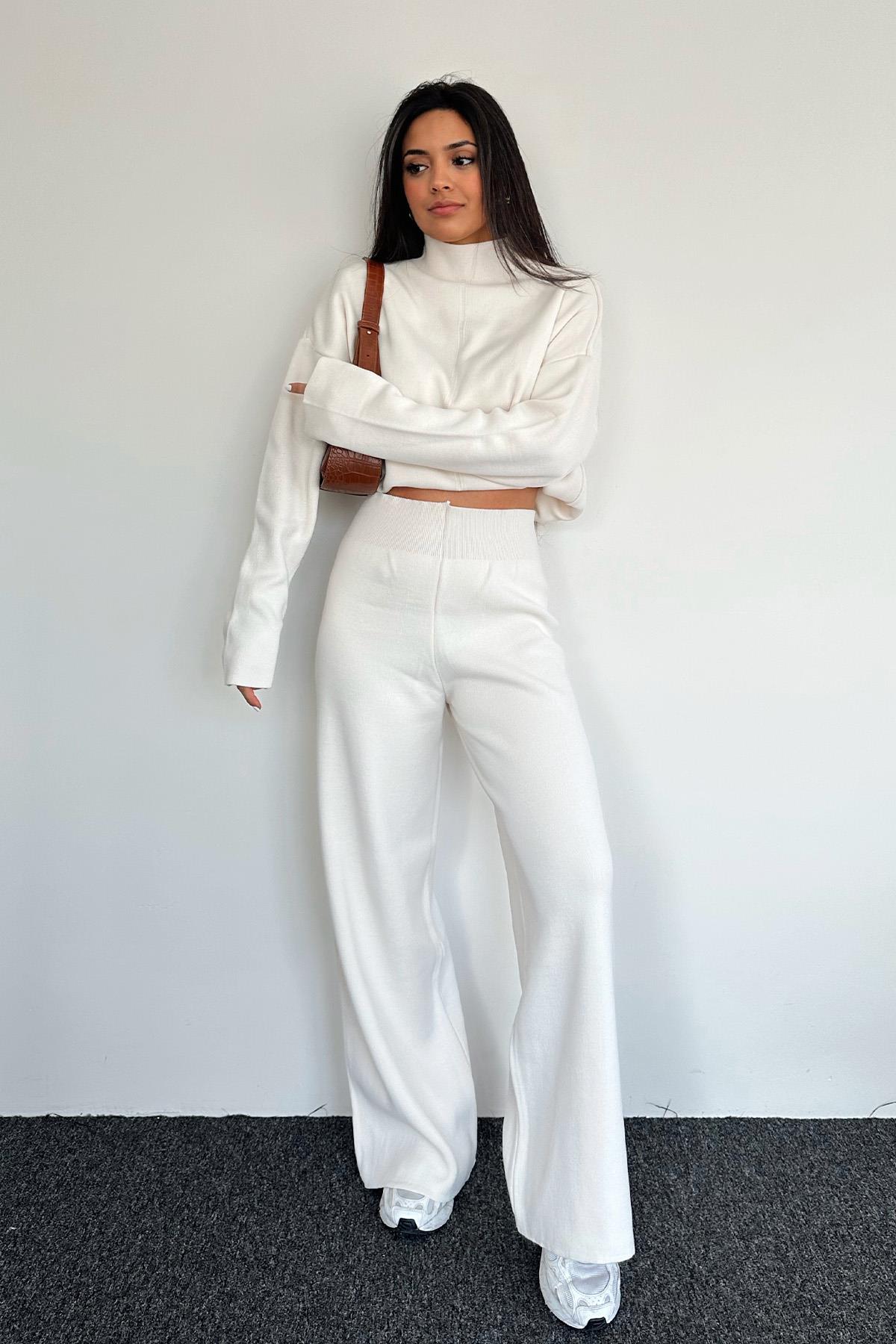 DİK YAKA TRİKO TAKIM KREM