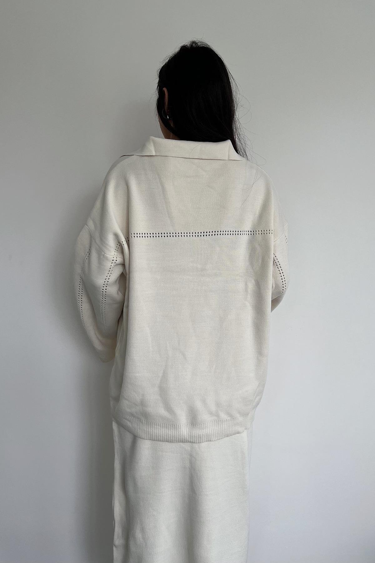 ОТКРЫТЫЙ ТРИКОТАЖНЫЙ КОСТЮМ С ЮБКОЙ