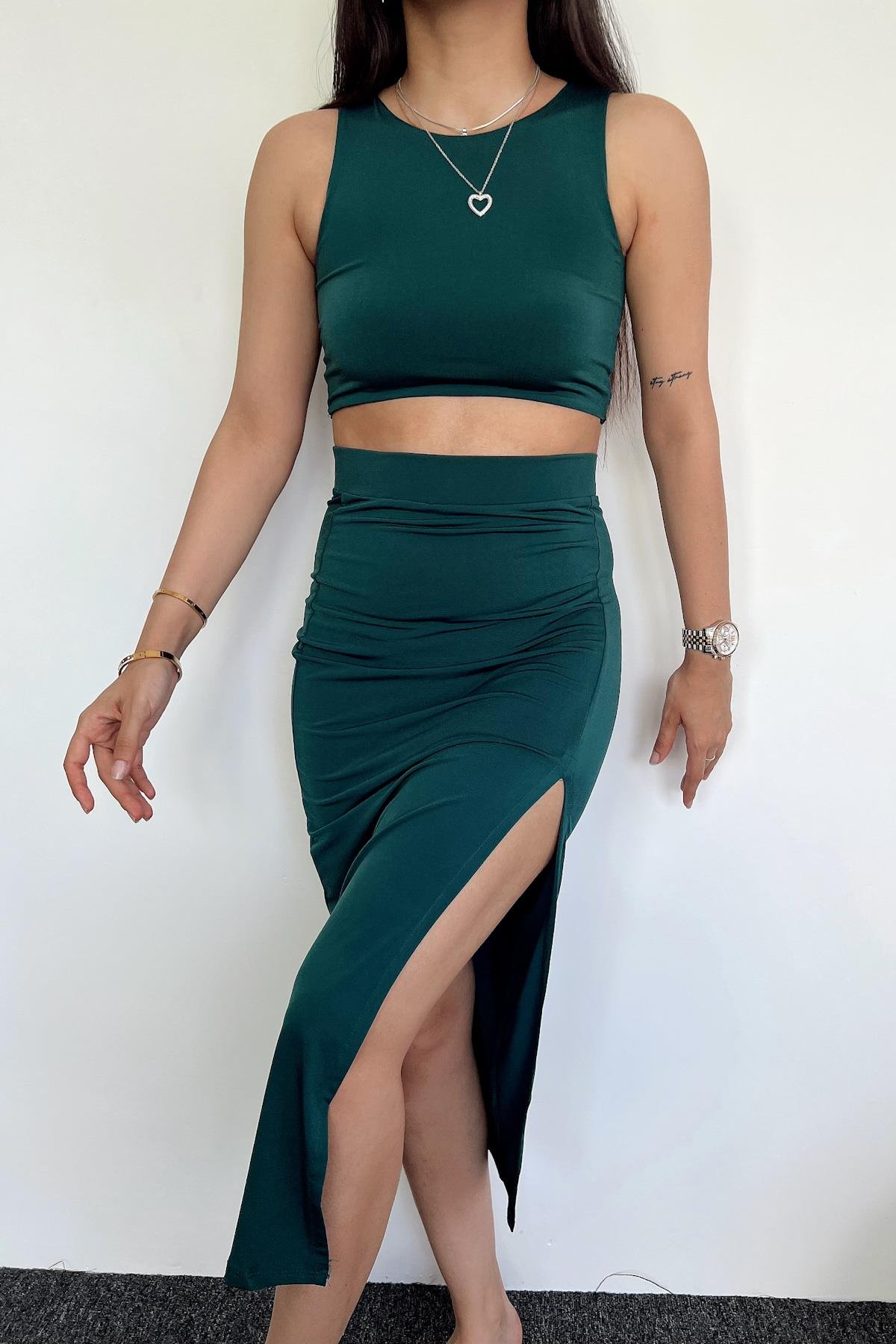 КОСТЮМ С УКОРОЧЕННОЙ ЮБКОЙ БЕЗ РУКАВОВ