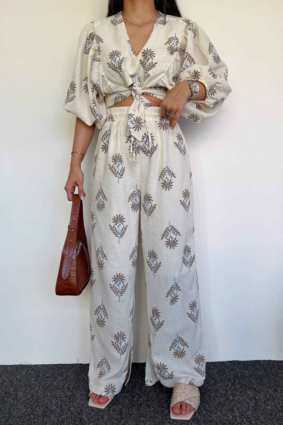 بدلة من الكتان المطرز