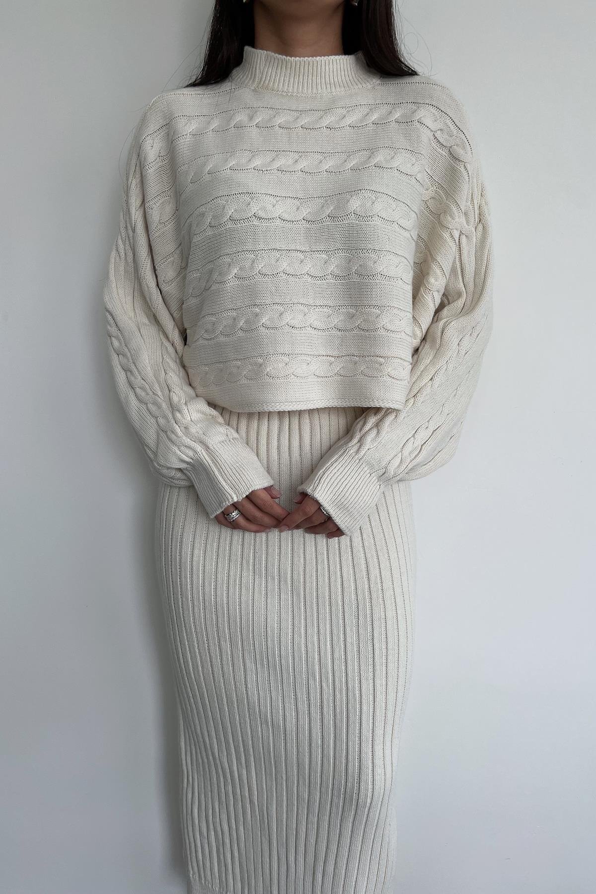 بدلة تريكو بتنورة الخفاش