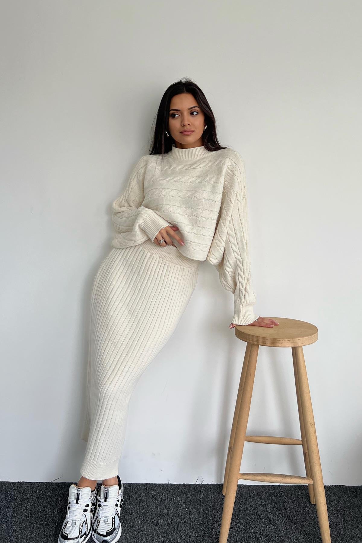 بدلة تريكو بتنورة الخفاش