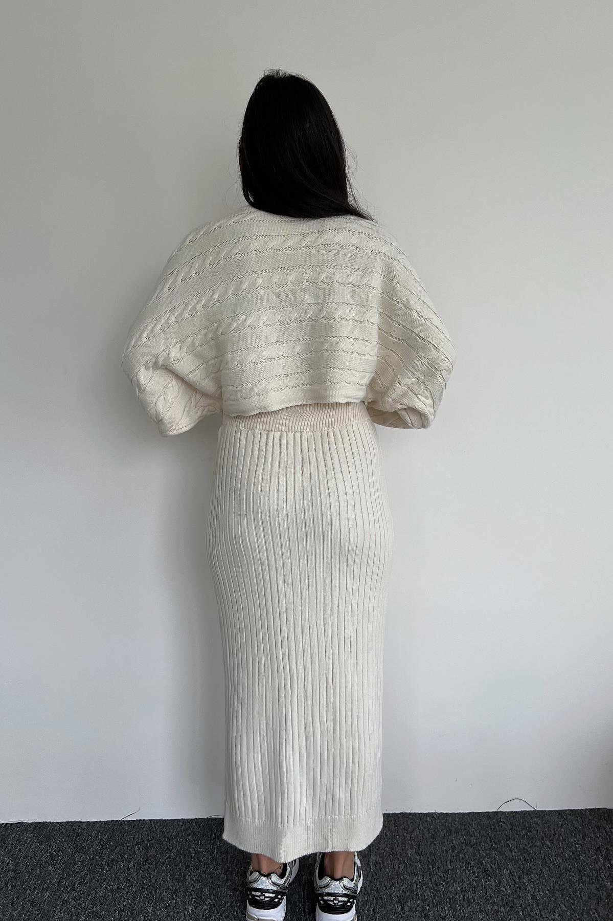 بدلة تريكو بتنورة الخفاش