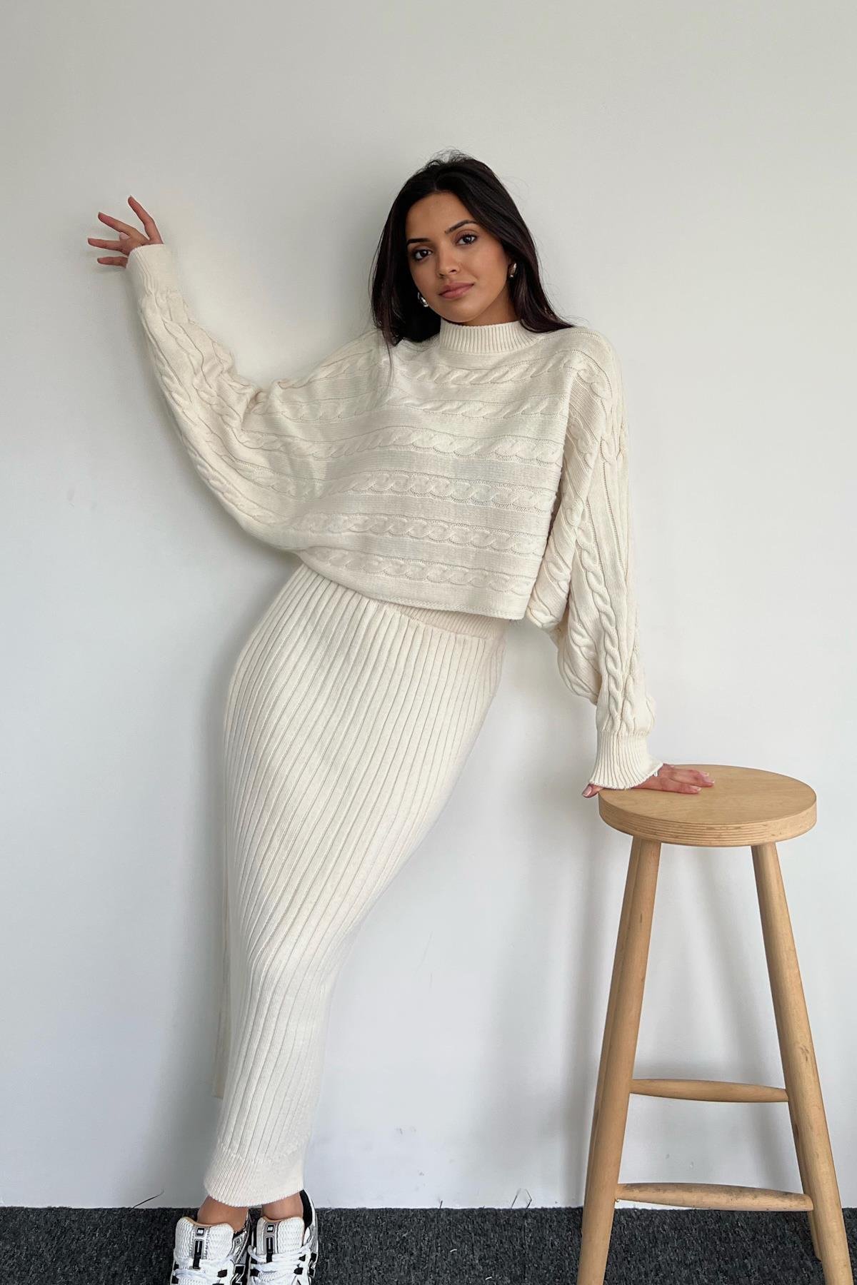 بدلة تريكو بتنورة الخفاش