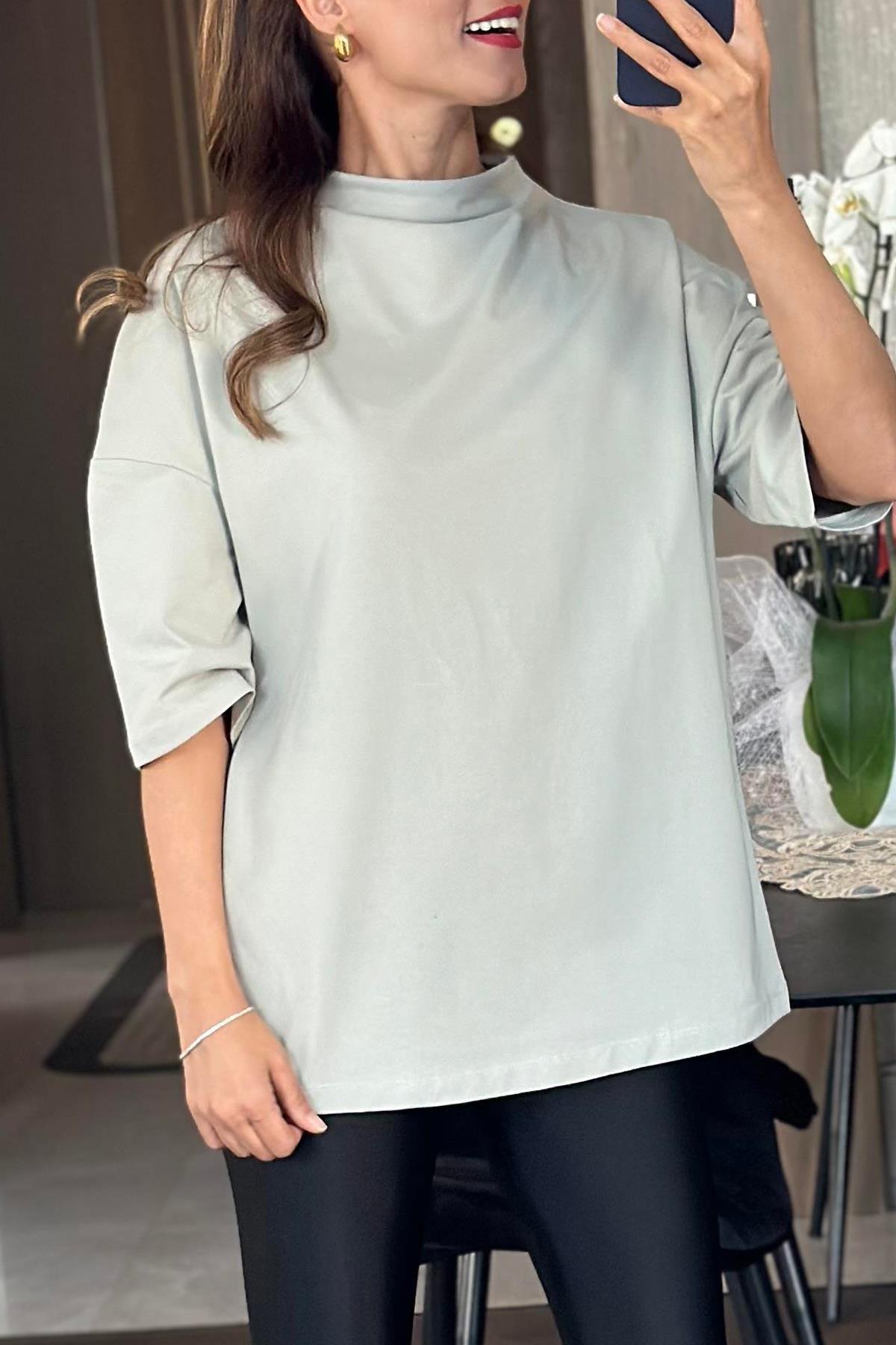 DİK YAKA DÜŞÜK OMUZLU TİŞÖRT GRİ