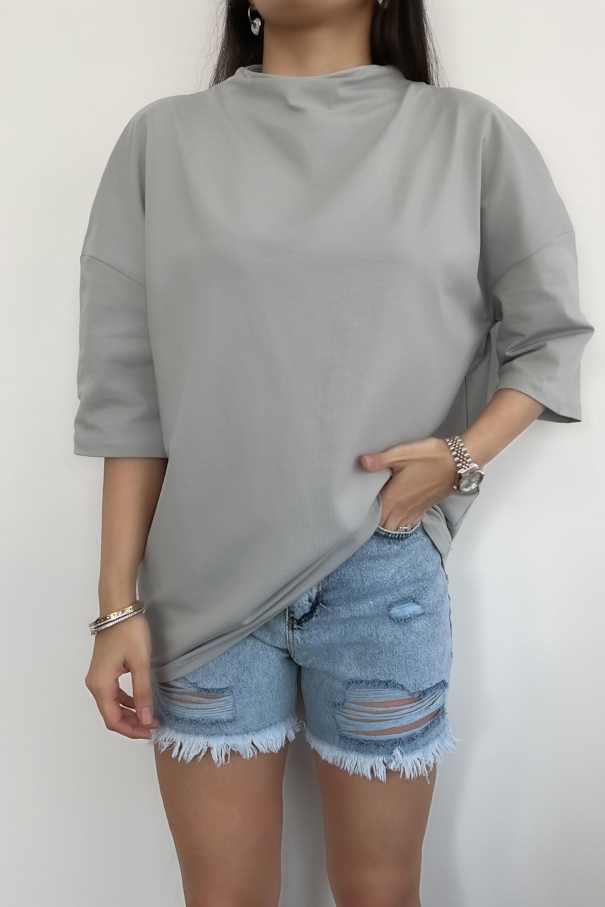 DİK YAKA DÜŞÜK OMUZLU TİŞÖRT GRİ