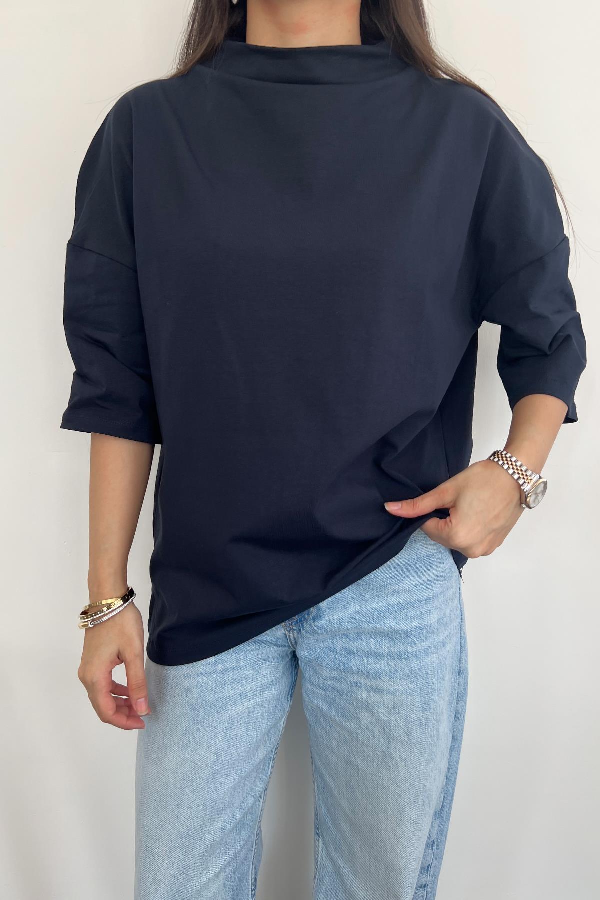 DİK YAKA DÜŞÜK OMUZLU TİŞÖRT LACİVERT
