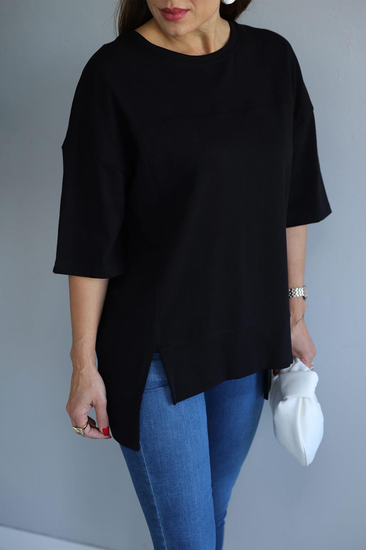 ETEĞİ YIRTMAÇ DETAYLI OVERSİZE PARÇALI TİŞÖRT SİYAH