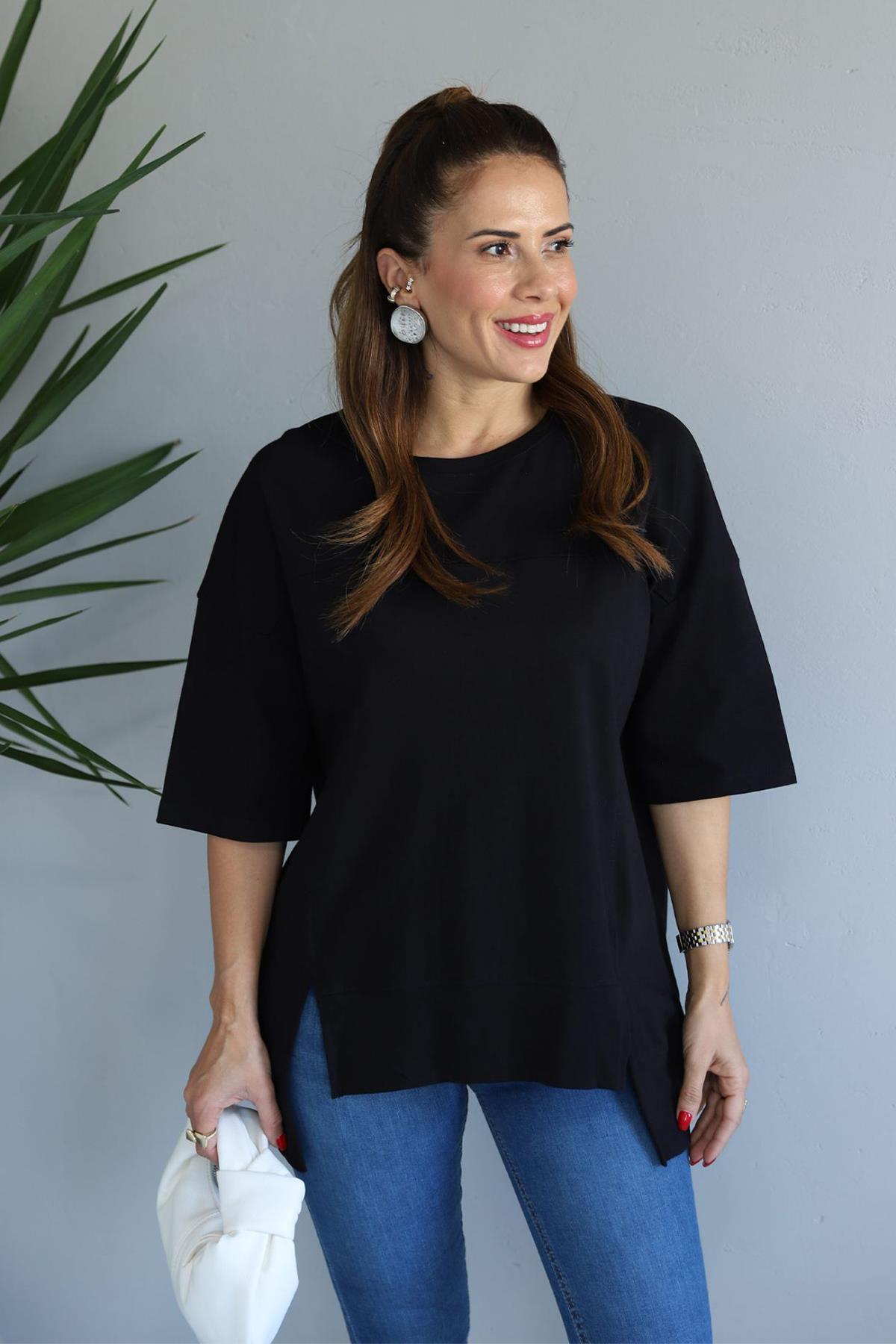 ETEĞİ YIRTMAÇ DETAYLI OVERSİZE PARÇALI TİŞÖRT SİYAH