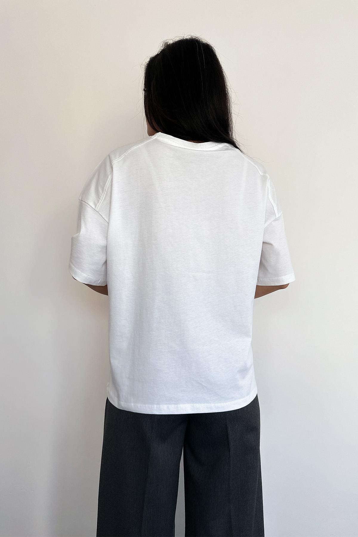 KISA KOLLU OVERSİZE OMZU PATLI TİŞÖRT BEYAZ