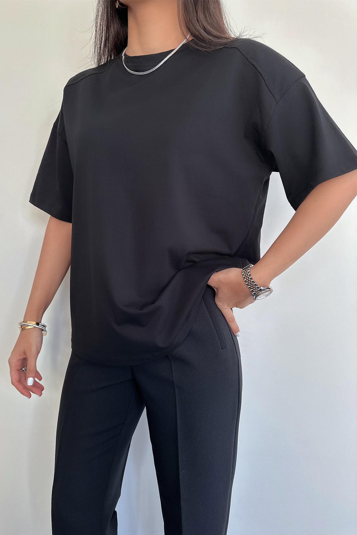 KISA KOLLU OVERSİZE OMZU PATLI TİŞÖRT SİYAH