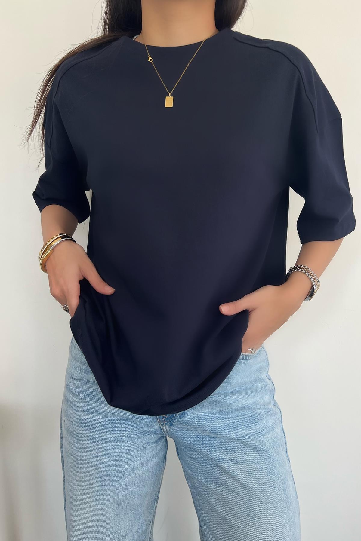 KISA KOLLU OVERSİZE OMZU PATLI TİŞÖRT LACİVERT