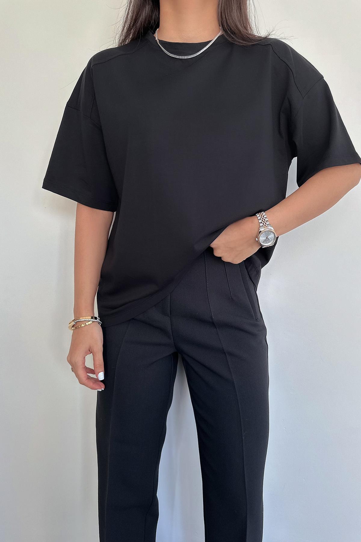 KISA KOLLU OVERSİZE OMZU PATLI TİŞÖRT SİYAH