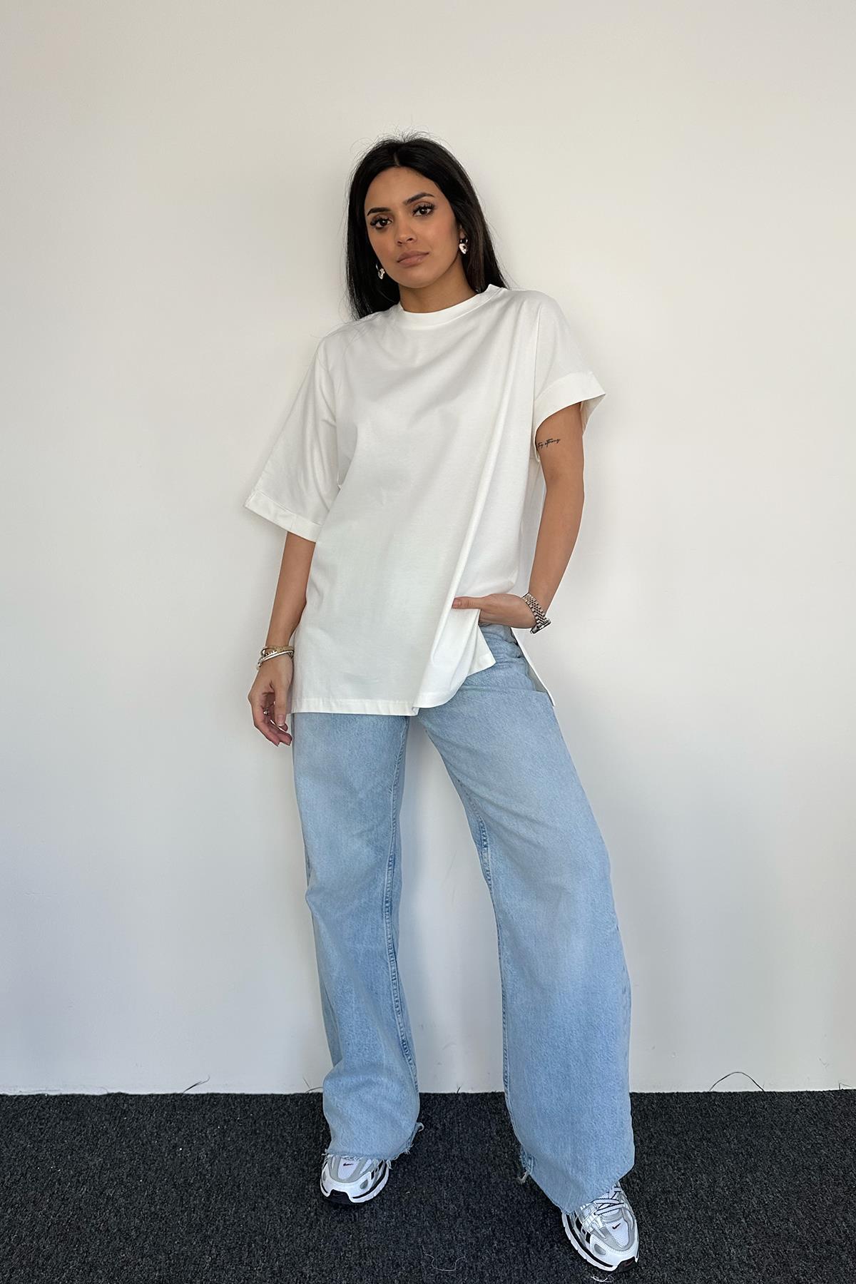 KOLU KATLAMALI OVERSİZE BİSİKLET YAKA TİŞÖRT BEYAZ