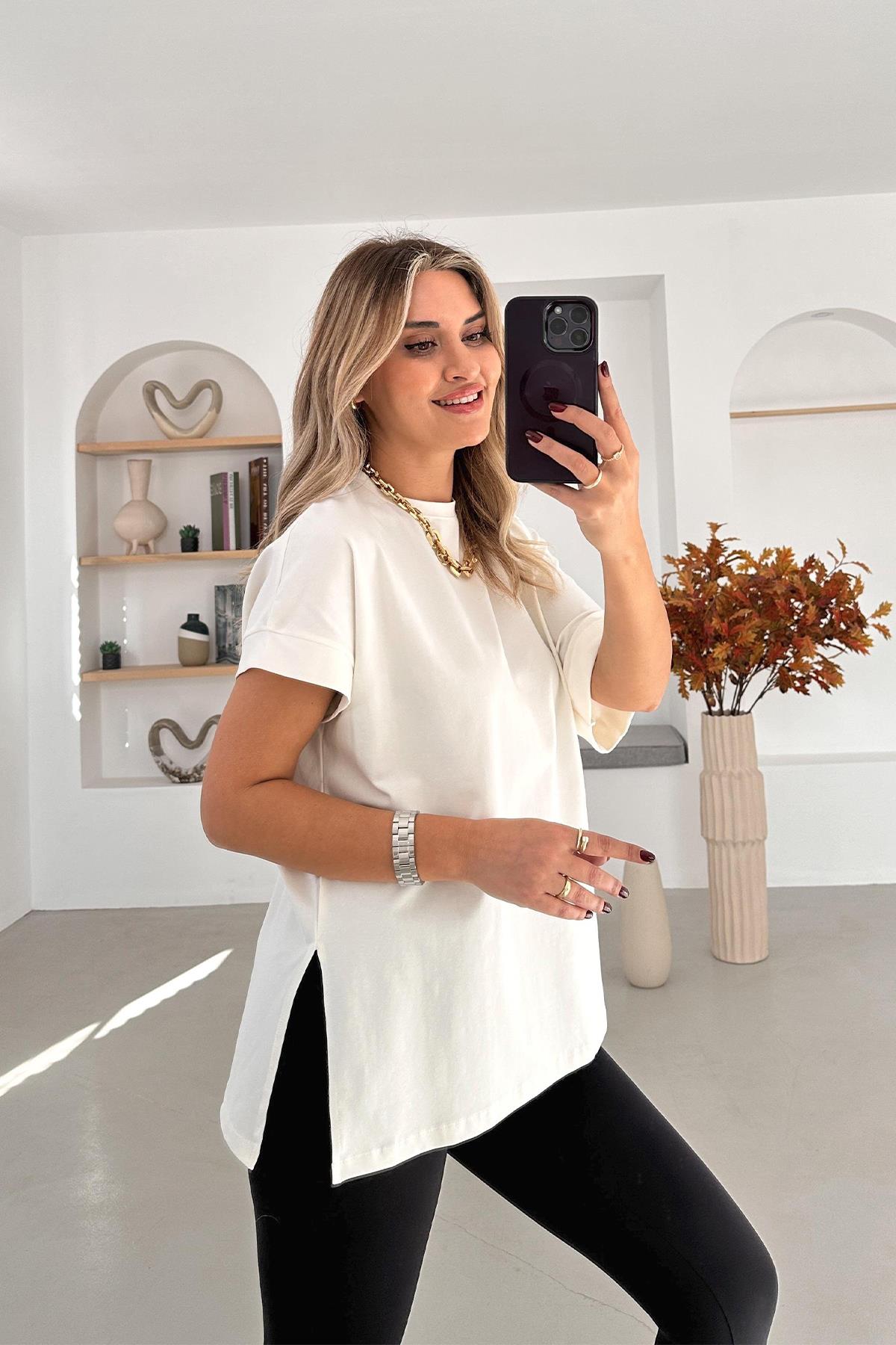 KOLU KATLAMALI OVERSİZE BİSİKLET YAKA TİŞÖRT BEYAZ