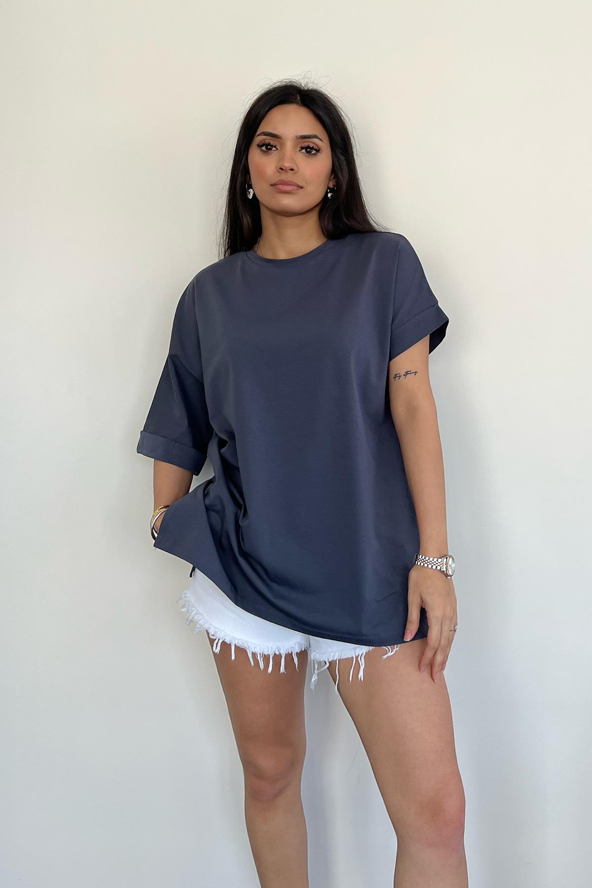 KOLU KATLAMALI OVERSİZE BİSİKLET YAKA TİŞÖRT FÜME