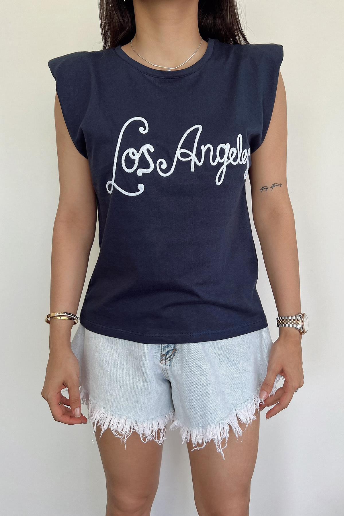 تي شيرت لوس أنجلوس مطرز