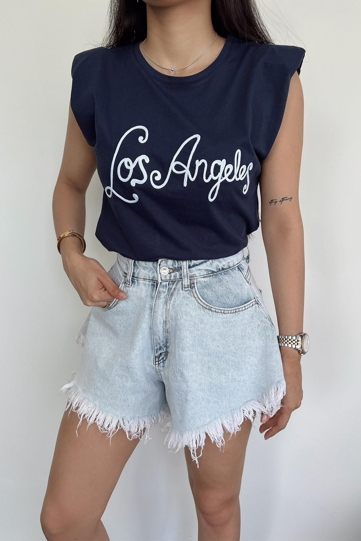 تي شيرت لوس أنجلوس مطرز