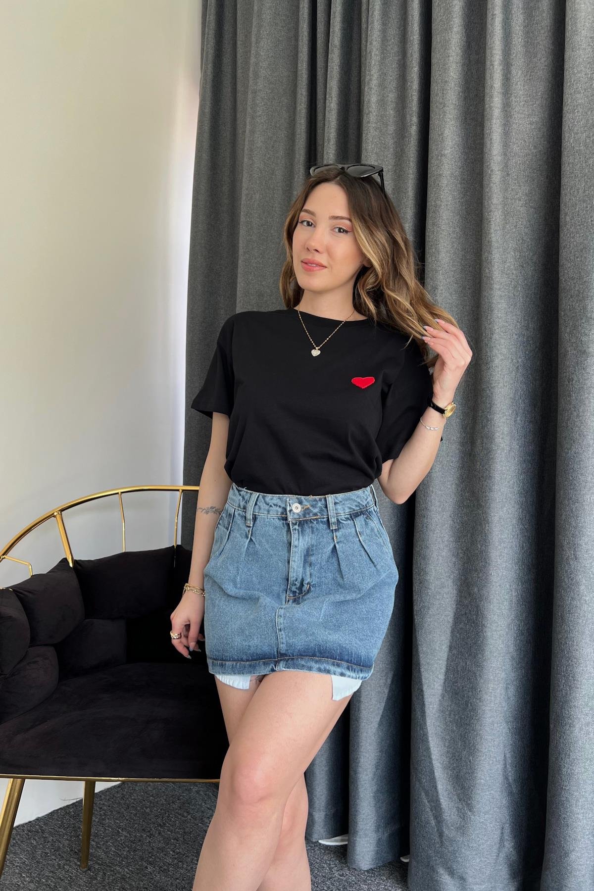 T-Shirt mit winzigen Herzdetails