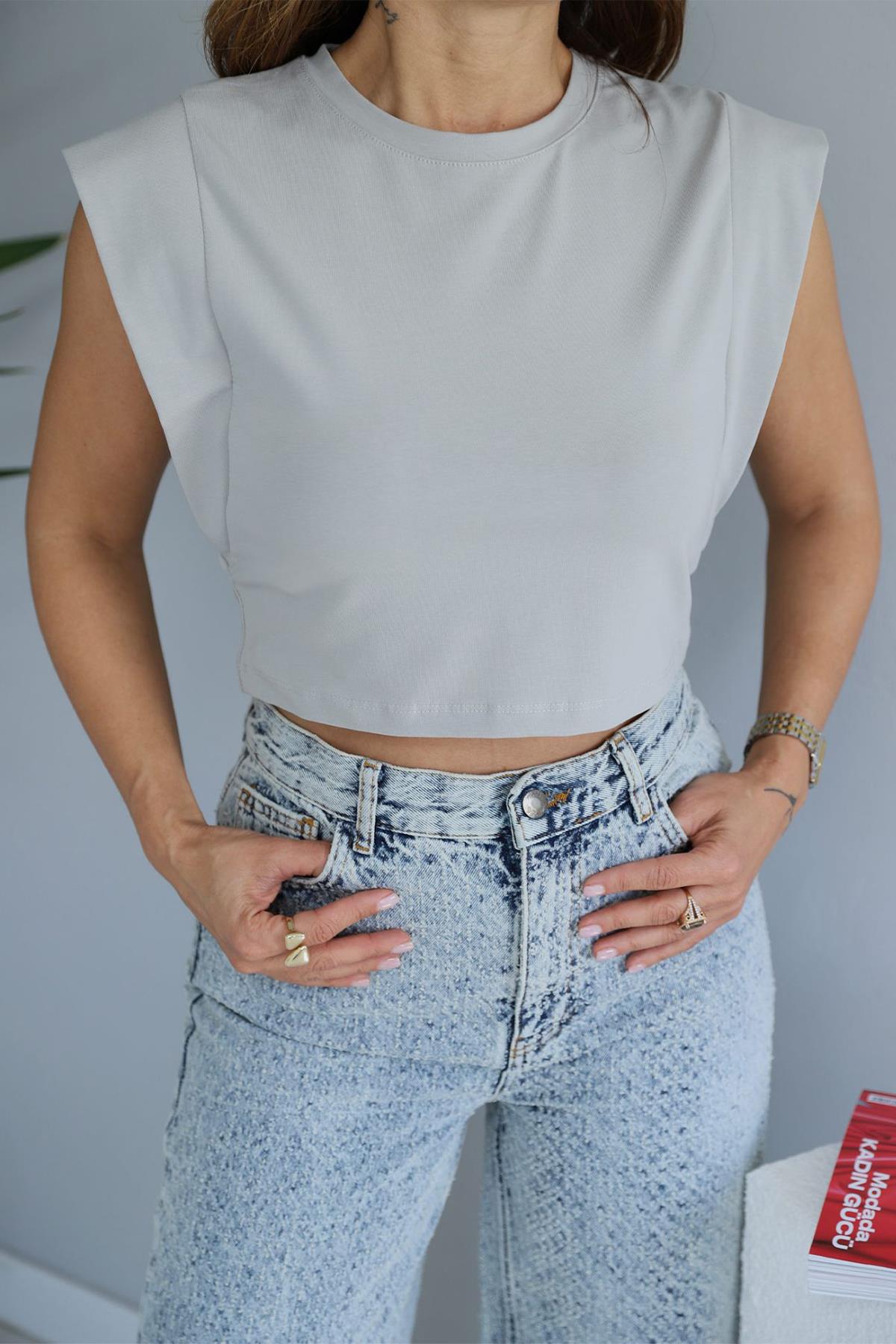 VATKA GÖRÜNÜMLÜ SIFIR KOL CROP BLUZ GRİ