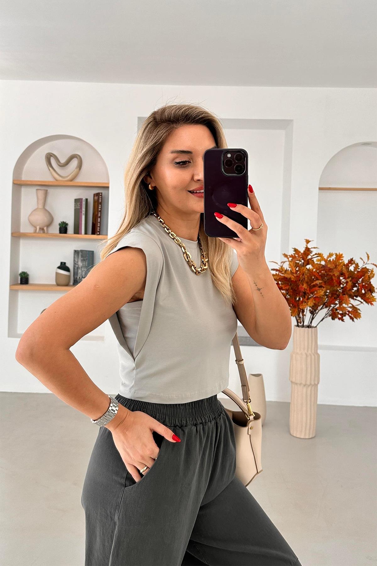 VATKA GÖRÜNÜMLÜ SIFIR KOL CROP BLUZ GRİ